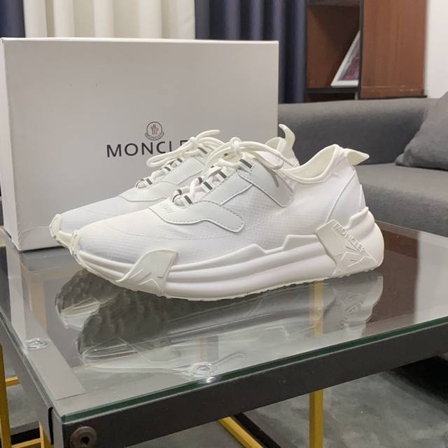 商品商标：Moncler 蒙口 运动鞋 正码码数 38-45 商品材料 鞋面意大利原版进口弹力布，进口羊皮垫，鞋底：原厂特供大底。