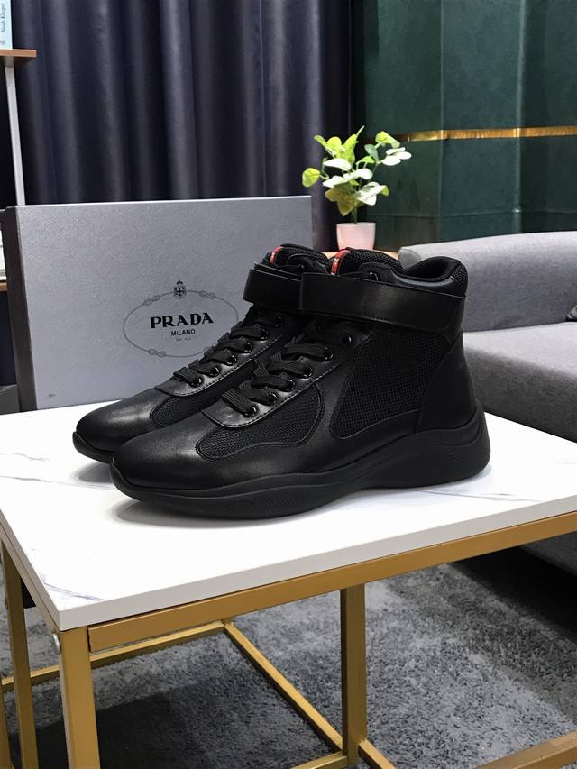 实价 Prada 普拉达 运动男鞋高端品牌，新款上市，上图必卖 顶级奢侈品牌，最新時尚运动休闲男鞋，潮流百搭之款，鞋面进口涂鸦漆皮拼接网布加牛皮垫脚超精细做工，