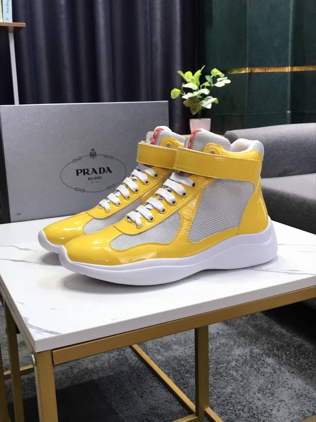 实价 Prada 普拉达 运动男鞋高端品牌，新款上市，上图必卖 顶级奢侈品牌，最新時尚运动休闲男鞋，潮流百搭之款，鞋面进口涂鸦漆皮拼接网布加牛皮垫脚超精细做工，