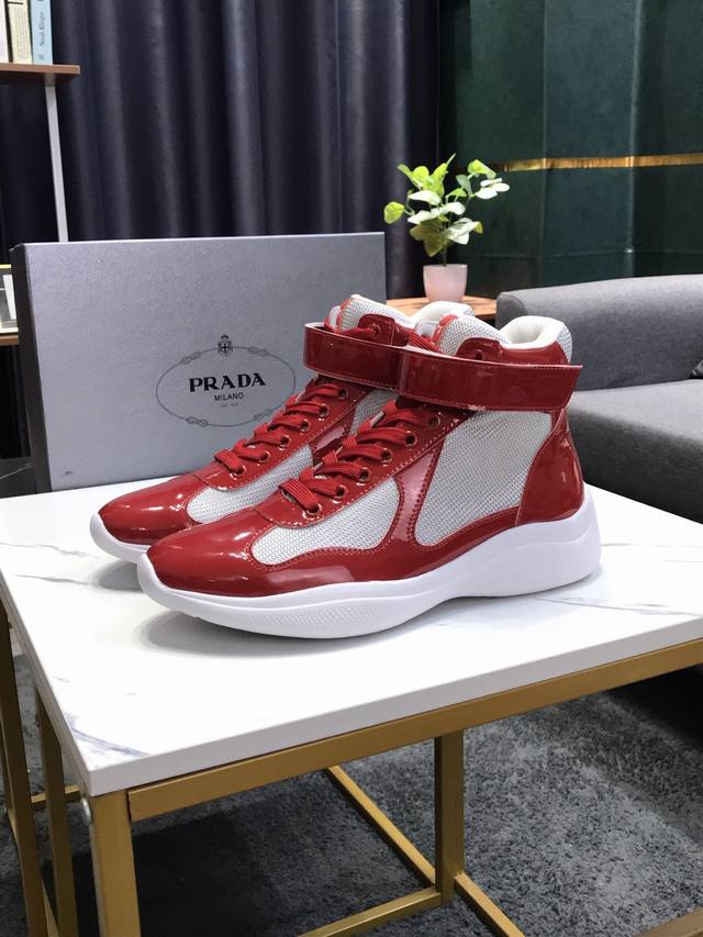 实价 Prada 普拉达 运动男鞋高端品牌，新款上市，上图必卖 顶级奢侈品牌，最新時尚运动休闲男鞋，潮流百搭之款，鞋面进口涂鸦漆皮拼接网布加牛皮垫脚超精细做工，