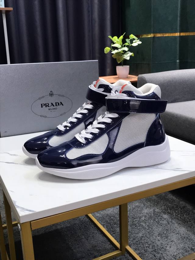 实价 Prada 普拉达 运动男鞋高端品牌，新款上市，上图必卖 顶级奢侈品牌，最新時尚运动休闲男鞋，潮流百搭之款，鞋面进口涂鸦漆皮拼接网布加牛皮垫脚超精细做工， - 点击图像关闭