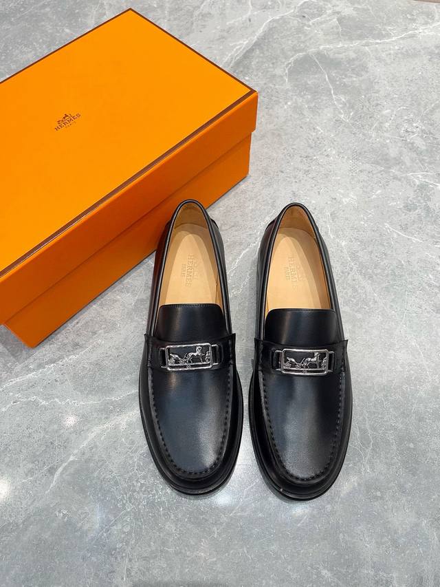 原版真皮大底 品牌：Hermès 爱马仕 标准码：男码39-44 38.45.46定做 等级：官网同款 原单品质 材料：原版小牛皮 水染牛皮内里 原版真皮大底