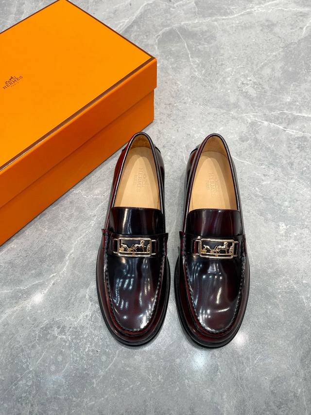 原版真皮大底 品牌：Hermès 爱马仕 标准码：男码39-44 38.45.46定做 等级：官网同款 原单品质 材料：原版小牛皮 水染牛皮内里 原版真皮大底