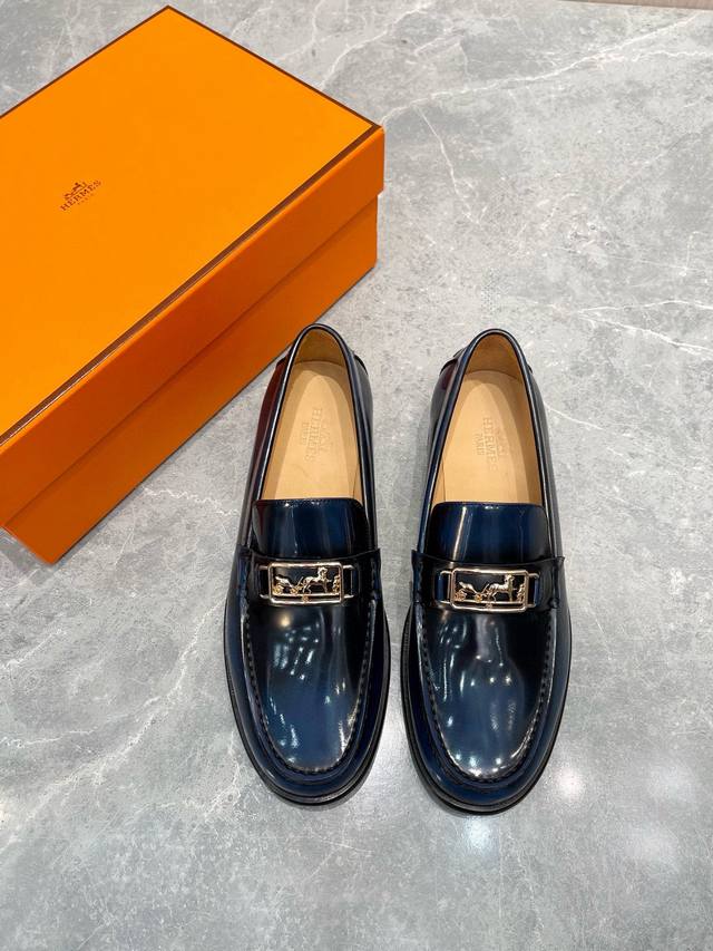 原版真皮大底 品牌：Hermès 爱马仕 标准码：男码39-44 38.45.46定做 等级：官网同款 原单品质 材料：原版小牛皮 水染牛皮内里 原版真皮大底