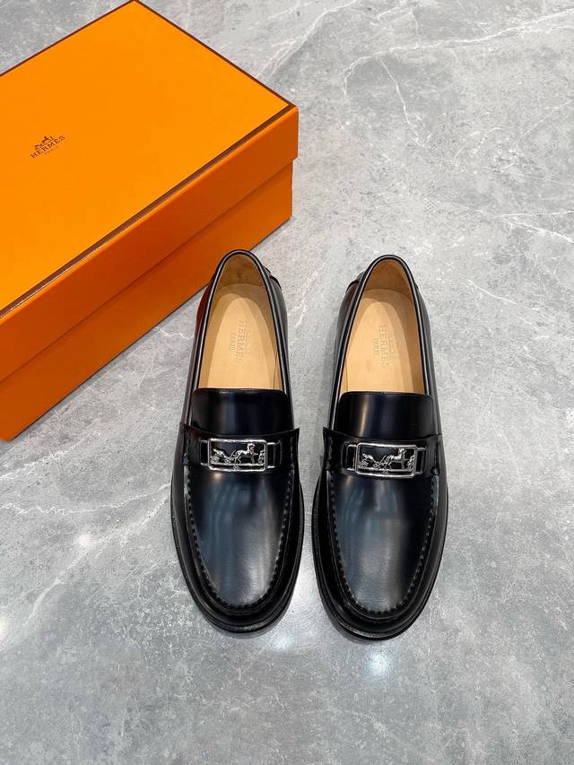 原版真皮大底 品牌：Hermès 爱马仕 标准码：男码39-44 38.45.46定做 等级：官网同款 原单品质 材料：原版小牛皮 水染牛皮内里 原版真皮大底