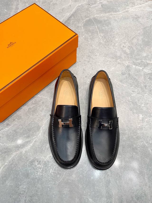 原版真皮大底 品牌：Hermès 爱马仕 标准码：男码39-44 38.45.46定做 等级：官网同款 原单品质 材料：原版小牛皮 水染牛皮内里 原版真皮大底