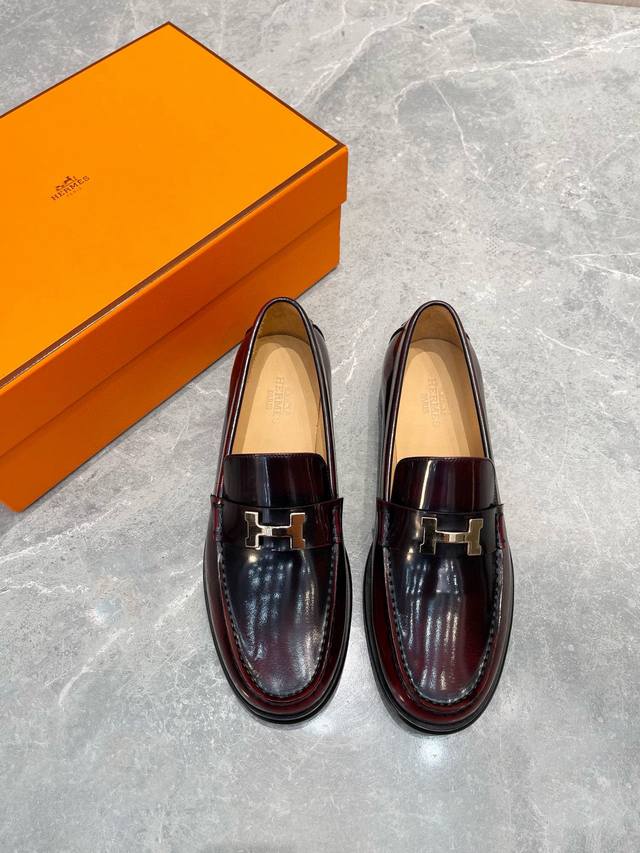 原版真皮大底 品牌：Hermès 爱马仕 标准码：男码39-44 38.45.46定做 等级：官网同款 原单品质 材料：原版小牛皮 水染牛皮内里 原版真皮大底