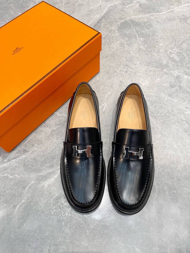 原版真皮大底 品牌：Hermès 爱马仕 标准码：男码39-44 38.45.46定做 等级：官网同款 原单品质 材料：原版小牛皮 水染牛皮内里 原版真皮大底