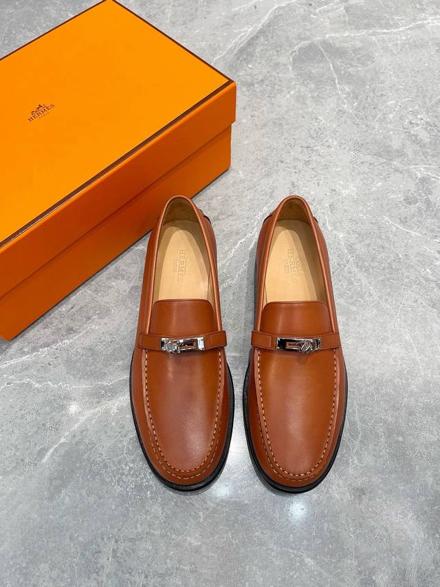 原版真皮大底 品牌：Hermès 爱马仕 标准码：男码39-44 38.45.46定做 等级：官网同款 原单品质 材料：原版小牛皮 水染牛皮内里 原版真皮大底