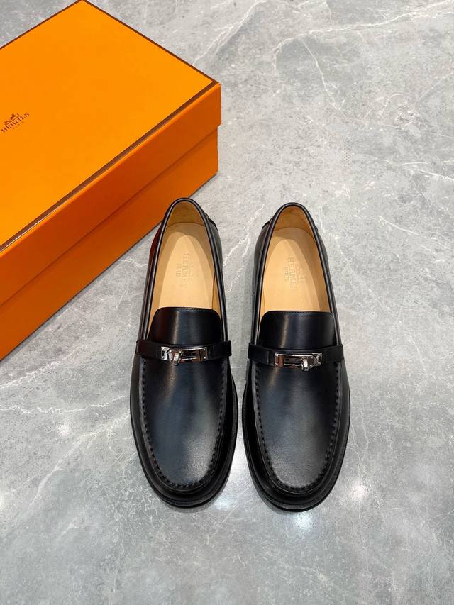 原版真皮大底 品牌：Hermès 爱马仕 标准码：男码39-44 38.45.46定做 等级：官网同款 原单品质 材料：原版小牛皮 水染牛皮内里 原版真皮大底