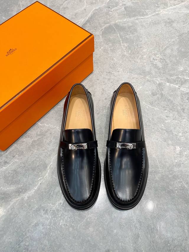 原版真皮大底 品牌：Hermès 爱马仕 标准码：男码39-44 38.45.46定做 等级：官网同款 原单品质 材料：原版小牛皮 水染牛皮内里 原版真皮大底