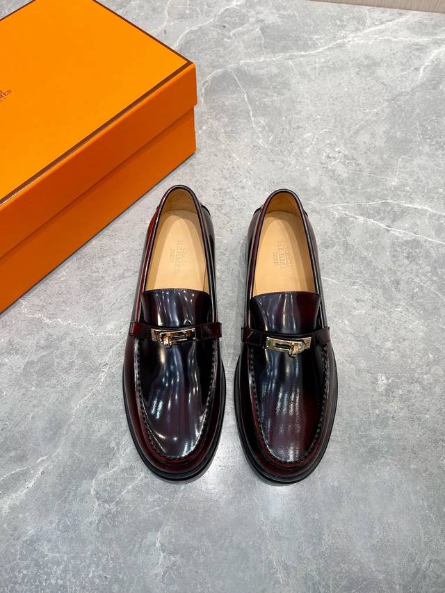 原版真皮大底 品牌：Hermès 爱马仕 标准码：男码39-44 38.45.46定做 等级：官网同款 原单品质 材料：原版小牛皮 水染牛皮内里 原版真皮大底