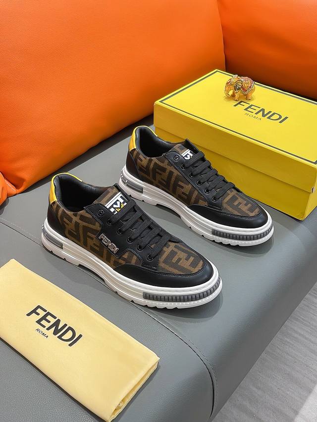 商品名称：Fendi 芬迪 正规码数 38-44 休闲鞋 商品材料：精选 进口牛皮鞋面，柔软羊皮内里；原厂大底。