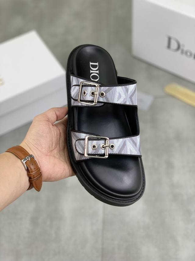 工厂价 实价 Dior 迪奥新款休闲拖鞋，原版官网1:1、完美做工 透射出一种尊贵奢华，于迪奥高端超凡工艺中升华其奢侈定义。原版古奇双g组合大底，码数：38-4