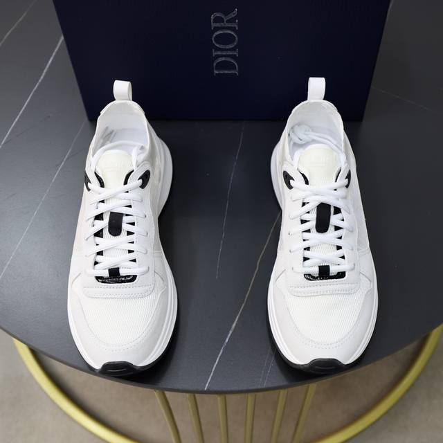 Dior 迪奥 -高端品质 原单 -鞋面：纳帕小牛皮、品牌图腾网布、鞋舌品牌塑胶logo -内里：垫脚；高韧性布匹 -大底：超轻tpu发泡 橡胶：双色成型大底