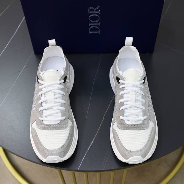 Dior 迪奥 -高端品质 原单 -鞋面：纳帕小牛皮、品牌图腾网布、鞋舌品牌塑胶logo -内里：垫脚；高韧性布匹 -大底：超轻tpu发泡 橡胶：双色成型大底