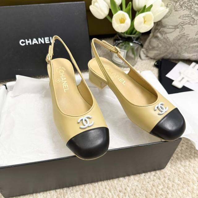 代购版 Chane L 24A New Arrival～ 小香家24手工坊 Slingback 小方跟搭配小方头，点缀烤漆双c扣件 精致乖巧，气质拉满 小牛皮鞋