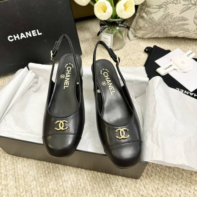 代购版 Chane L 24A New Arrival～ 小香家24手工坊 Slingback 小方跟搭配小方头，点缀烤漆双c扣件 精致乖巧，气质拉满 小牛皮鞋