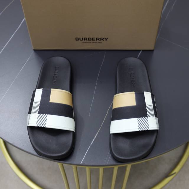 出厂价 Burberry 巴宝莉拖鞋新款上市完美做工！完美造型顶级品质防滑耐磨tpu大底百搭舒服鞋，标准尺码38-44 45-46-47可定做