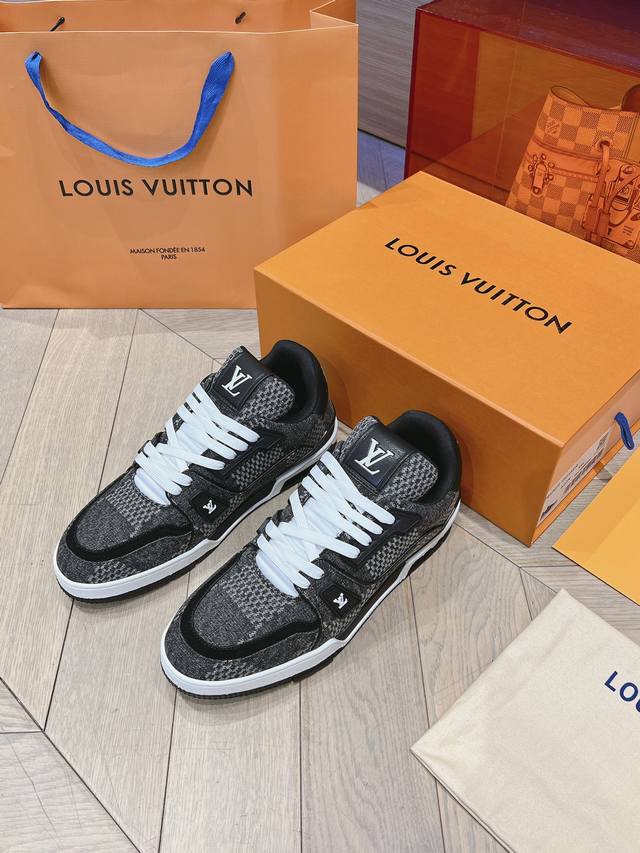 Lv路易威登louis Vuitton 新款棋盘牛仔布trainer 板鞋 情侣款 码数：35-45