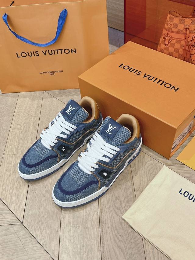 Lv路易威登louis Vuitton 新款棋盘牛仔布trainer 板鞋 情侣款 码数：35-45