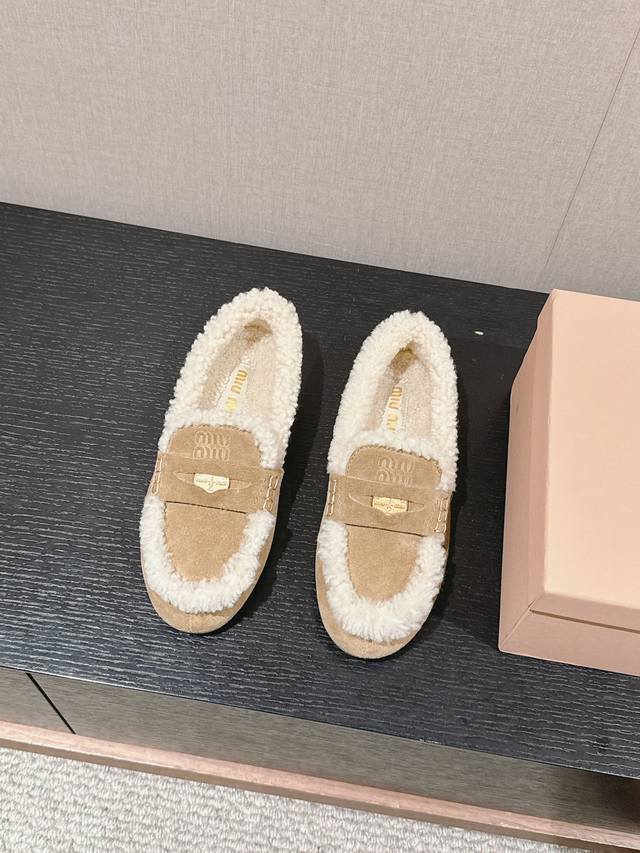 顶级品质 Miumiu Ss24New Arrival～ Miu家2024秋冬新款金币毛毛鞋 这款毛毛乐福鞋超好看，超轻便，超好穿， 居家户外都适宜！舒适又保暖