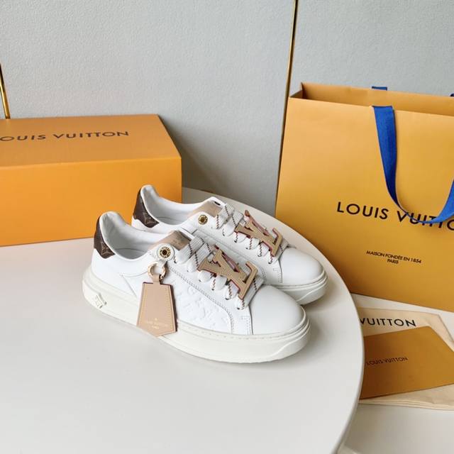 Lv 驴家ss23 Time Out 系列 吊牌小白鞋 板鞋 运动鞋新品 色彩跳跃，吼吼看哦，增高效果不错 原版小牛皮材质，原版tpu鞋底 Size 35-41