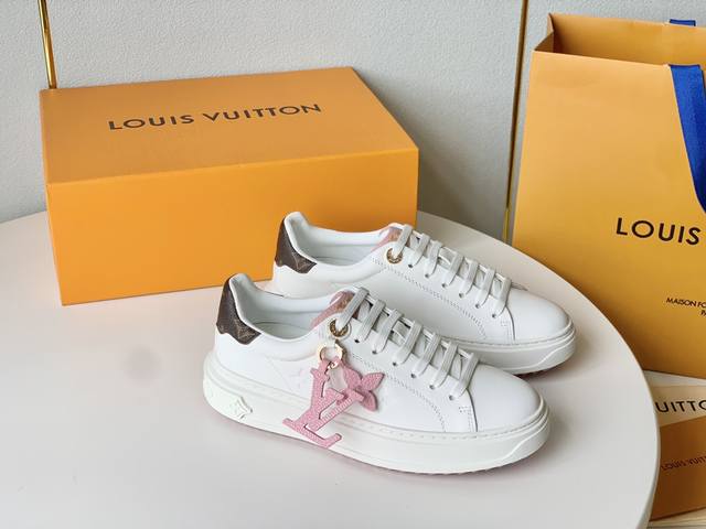 Lv 驴家ss23 Time Out 系列 Logo挂件小白鞋 板鞋 运动鞋新品 色彩跳跃，吼吼看哦，增高效果不错 原版小牛皮材质，原版tpu鞋底 Size 3