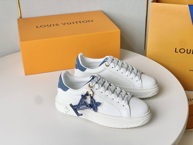 Lv 驴家ss23 Time Out 系列 Logo挂件小白鞋 板鞋 运动鞋新品 色彩跳跃，吼吼看哦，增高效果不错 原版小牛皮材质，原版tpu鞋底 Size 3