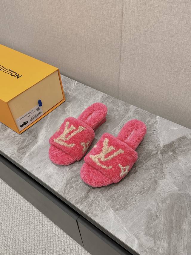 Louis Vuitton 路易威登女士懒人厚底毛拖舒适和百搭性霸屏时尚圈！网红必备款！各路明星博主争先入坑！秀恩爱首选！原版1:1套楦复刻！细节调整完美主义！