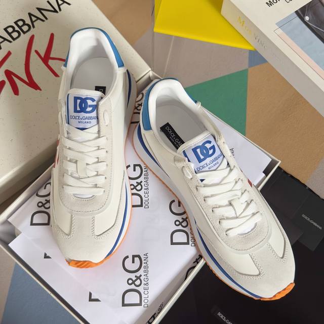 Dg 杜嘉班纳 Size:38-44 45定做 2024高端版本高质量原单品质 今年的主打款式 没有之一 超火超帅气的休闲鞋此款传承了d家一贯有点浮夸而不失