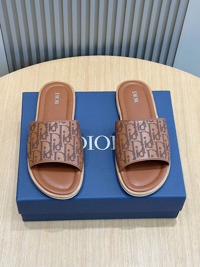 Dior 顶级版 Size39-44 38.45定做 2024Ss迪奥最新男款拖鞋必备。 Dior Alias男士真皮拖鞋 这款 Alias 凉鞋夏季新品，彰