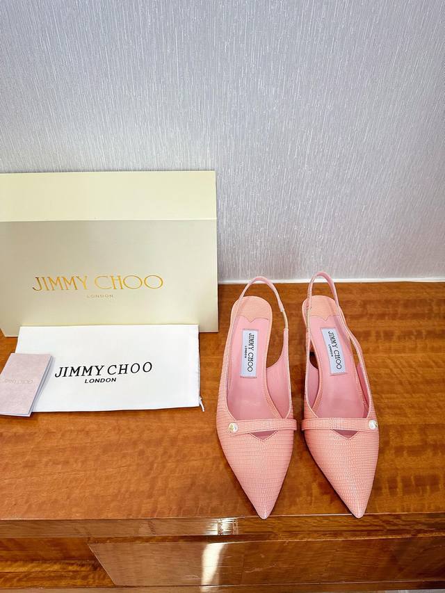 出厂 Jimmy Choo 吉米周 是一个非常全面之尊贵时尚生活品牌， 香港,美国等大时尚博主及明星的同款表带女士高跟，中跟，平跟后空凉鞋系列。 澳大利亚尖头