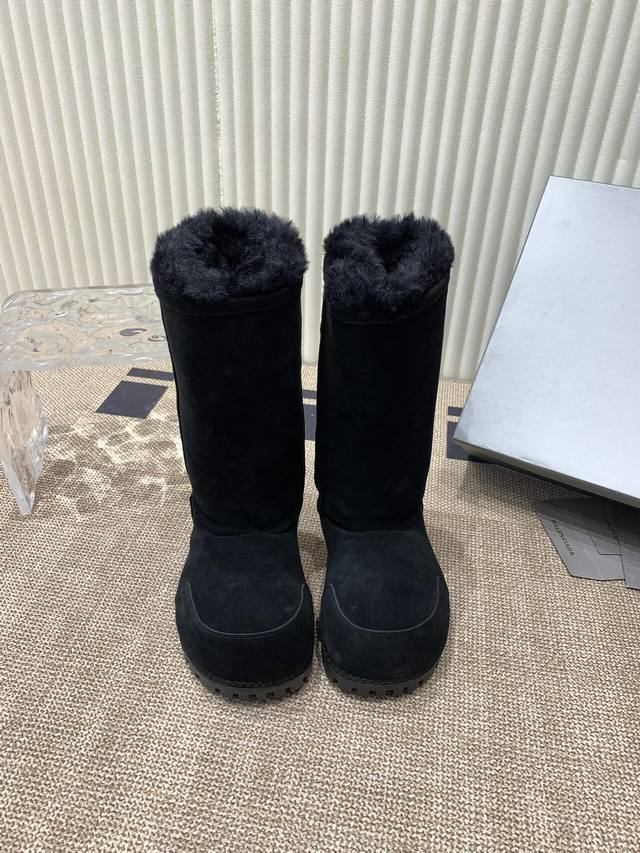 男+20 Balenciaga巴黎世家滑雪系列skiwear 最新款阿拉斯加雪地靴正品rmb9750购入开发 完美设计师推出探索时尚界对于原创与挪用的概念、以全