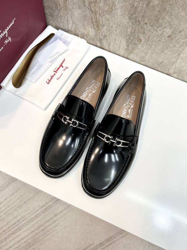 原版真皮大底 品牌：Ferragamo 菲拉格慕 标准码：男码38–44 45定做 等级：官网同款 顶级原单 材料：原版顶级牛皮 胎牛皮内里 原版真皮大底 款式