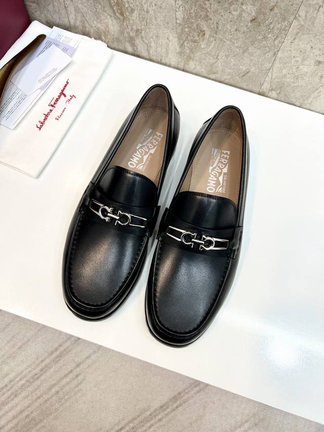 原版真皮大底 品牌：Ferragamo 菲拉格慕 标准码：男码38–44 45定做 等级：官网同款 顶级原单 材料：原版顶级牛皮 胎牛皮内里 原版真皮大底 款式