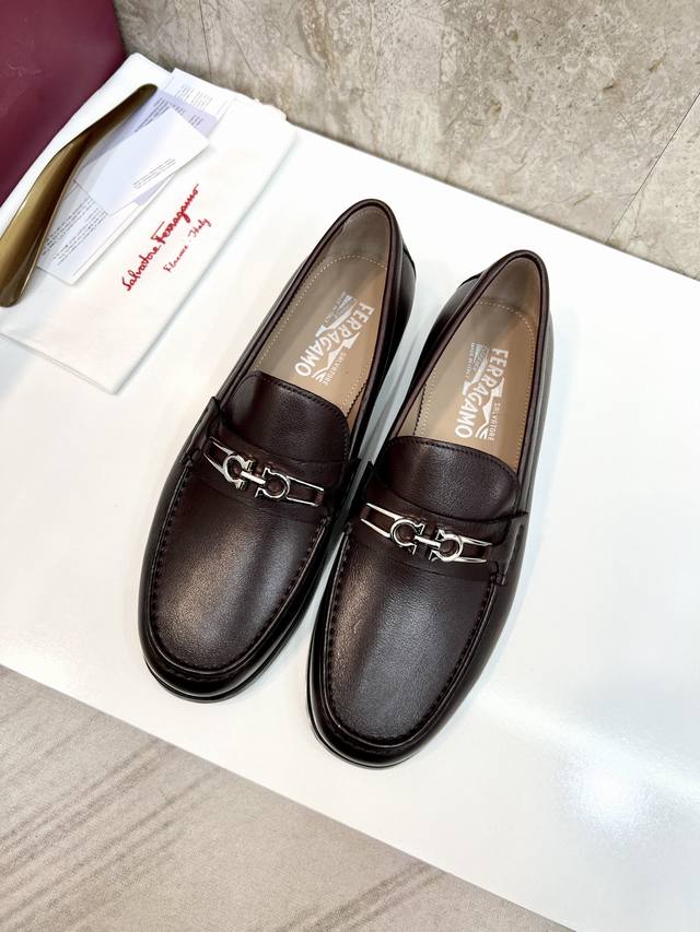 原版真皮大底 品牌：Ferragamo 菲拉格慕 标准码：男码38–44 45定做 等级：官网同款 顶级原单 材料：原版顶级牛皮 胎牛皮内里 原版真皮大底 款式