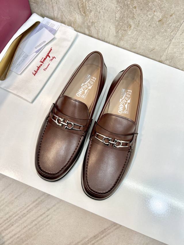 原版真皮大底 品牌：Ferragamo 菲拉格慕 标准码：男码38–44 45定做 等级：官网同款 顶级原单 材料：原版顶级牛皮 胎牛皮内里 原版真皮大底 款式