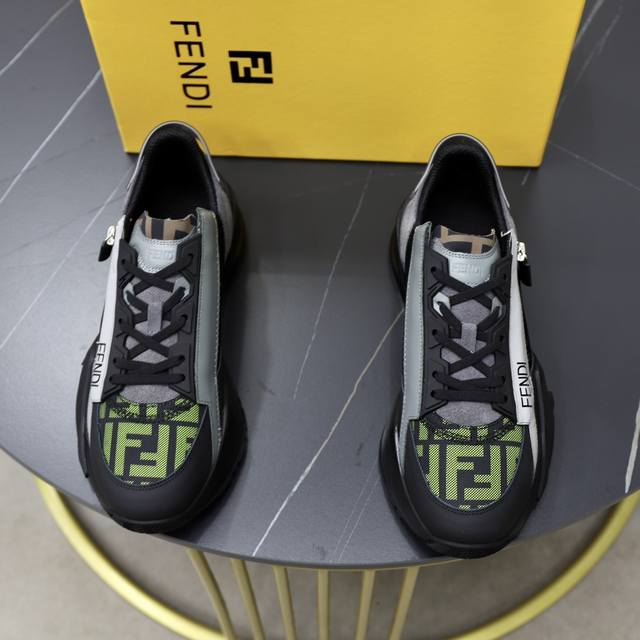 出厂价 品牌：芬迪 Fendi 尺码：38-44 45、46定制 等级：原单品质 高版本 材料 进口牛皮拼接品牌布匹 优质舒适内里 原版轻便防滑大底 款式类别