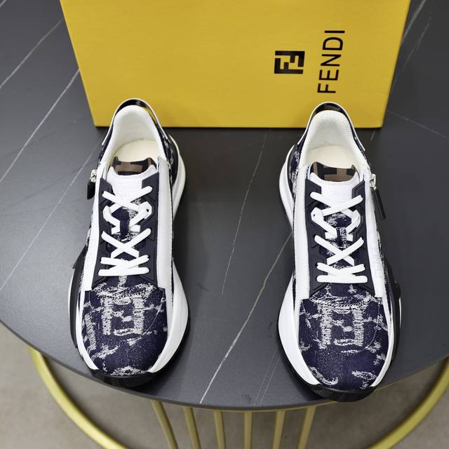 出厂价 品牌：芬迪 Fendi 尺码：38-44 45、46定制 等级：原单品质 高版本 材料 进口牛皮拼接品牌布匹 优质舒适内里 原版轻便防滑大底 款式类别 - 点击图像关闭