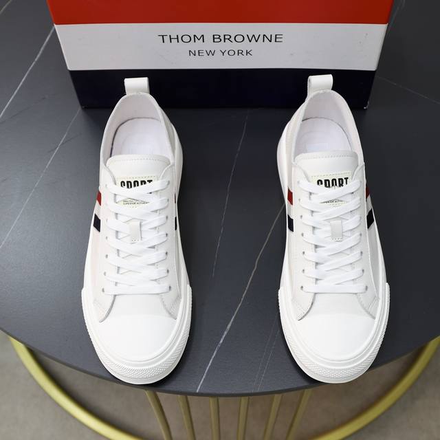 出厂价 Thom Browne 汤姆.布朗 Tb官网同款原单爆款运动鞋 头层牛皮拼接1：1原板 透气猪皮内里鞋身配件一比一开模 专柜品质 亲们你还为穿着搭配鞋发