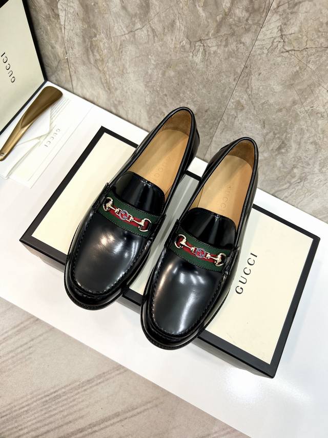 顶级原单 品牌：Gucci 古奇 标准码：男码38 44 45可以定做 等级：官网同款 顶级原单品质 材料：原版皮水染牛皮内里 原版真皮大底 款式类别：男士时尚