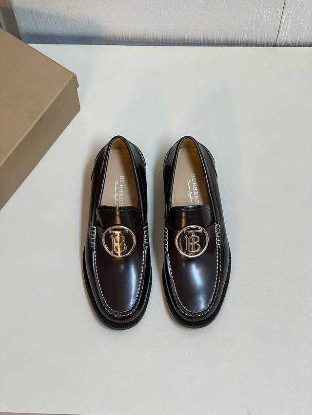 Burberry 巴宝莉 Size：39-44 38.45.可定做 顶级高端男鞋， 官网同步巴宝莉打造，鞋面进口牛皮 开边珠牛皮色打造，内里进口顶级丝绸牛皮