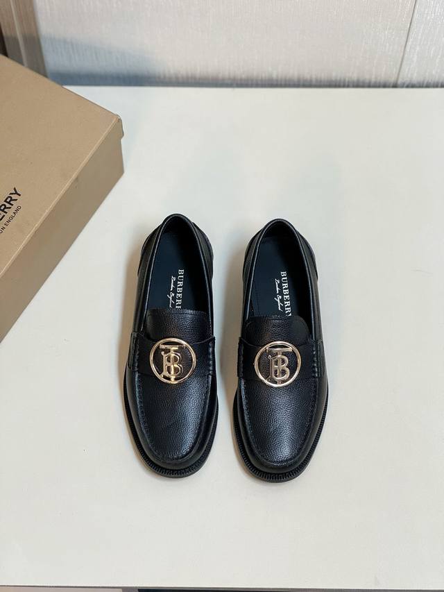 Burberry 巴宝莉 Size：39-44 38.45.可定做 顶级高端男鞋， 官网同步巴宝莉打造，鞋面进口牛皮 开边珠牛皮色打造，内里进口顶级丝绸牛皮