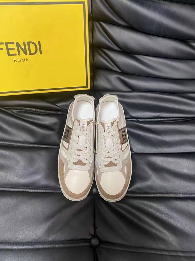 Fendi 芬迪 -高端品质 原单 -鞋面：纳帕小牛皮 头层磨砂皮 -内里：羊皮内里 -垫脚；顶级牛皮 -大底：原版超轻大底 -超高品控 做工精细：凸显 高端