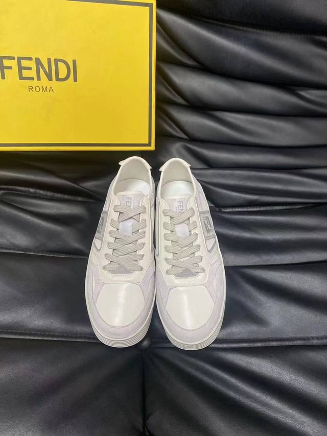 Fendi 芬迪 -高端品质 原单 -鞋面：纳帕小牛皮 头层磨砂皮 -内里：羊皮内里 -垫脚；顶级牛皮 -大底：原版超轻大底 -超高品控 做工精细：凸显 高端