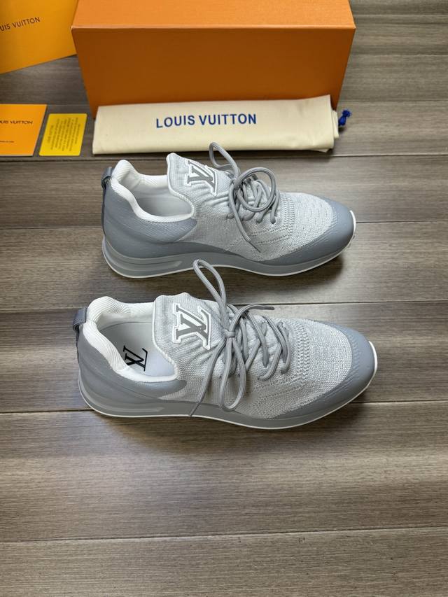 Louis Vuitton 路易威登 -高端品质 原单 -鞋面：进口品牌图腾飞织布匹、热切工艺、鞋舌;车缝品牌logo -内里：帆布内里 -大底：双色tpr 橡