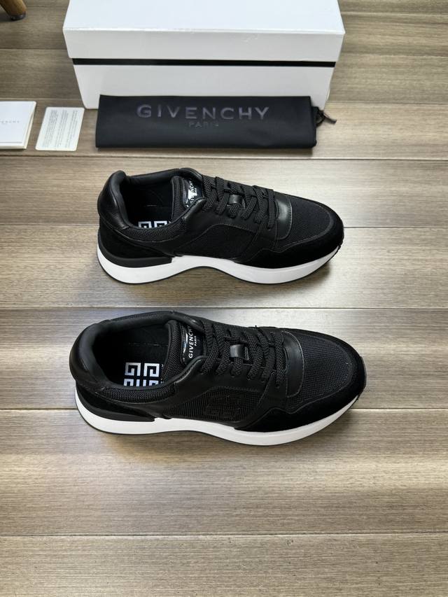 Givenchy 纪梵希 -高端品质 原单 -鞋面：纳帕小牛皮、反绒小牛皮、鞋身高丝光布匹、热切品牌logo -内里：水染牛皮，垫脚；品牌帆布 -大底：超轻耐磨