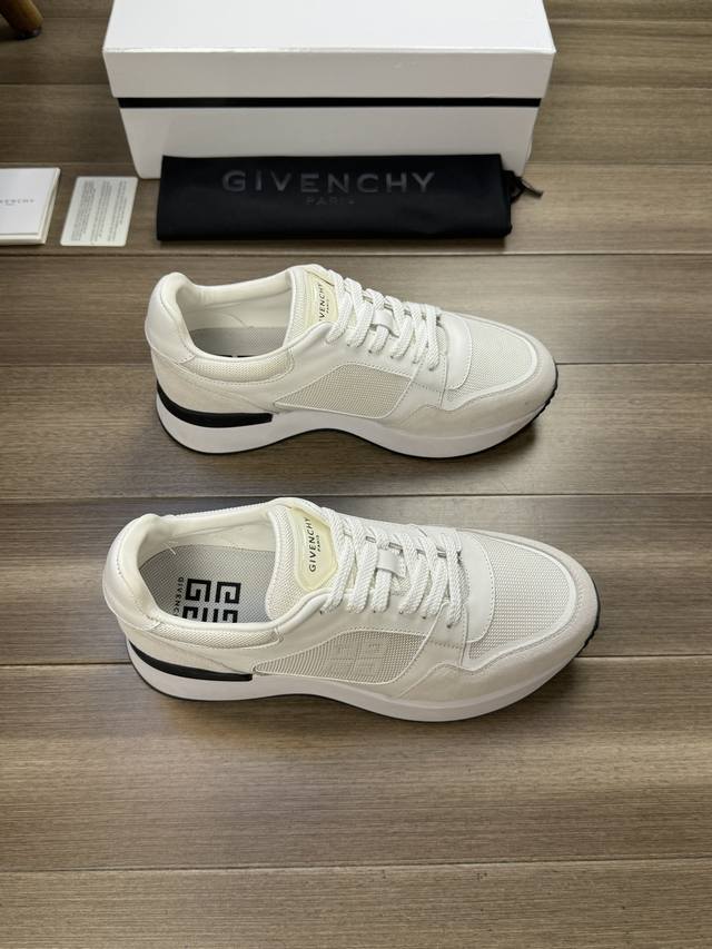 Givenchy 纪梵希 -高端品质 原单 -鞋面：纳帕小牛皮、反绒小牛皮、鞋身高丝光布匹、热切品牌logo -内里：水染牛皮，垫脚；品牌帆布 -大底：超轻耐磨