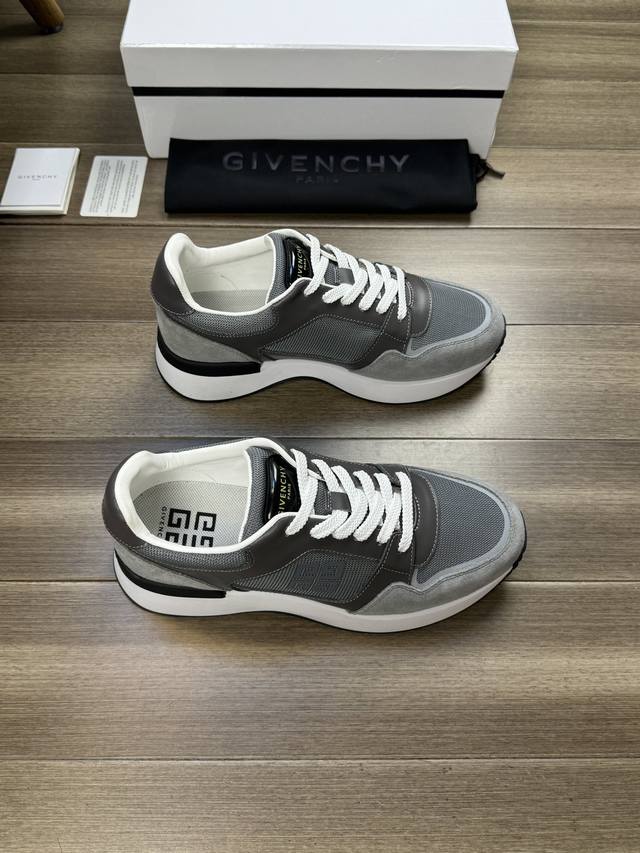 Givenchy 纪梵希 -高端品质 原单 -鞋面：纳帕小牛皮、反绒小牛皮、鞋身高丝光布匹、热切品牌logo -内里：水染牛皮，垫脚；品牌帆布 -大底：超轻耐磨